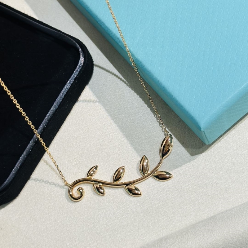 T*f*ny necklaces